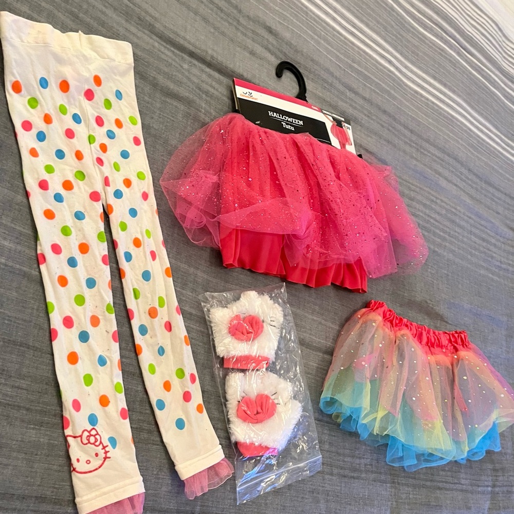 LITTLE GIRLS HELLO KITTY LEGGINGS, GLOVES & 2 TUTU’S